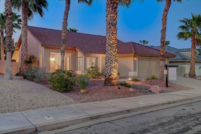 Building Photo - Henderson Single-Story Gem with Gas Firepl...