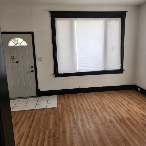 Building Photo - 1528 Thorn St