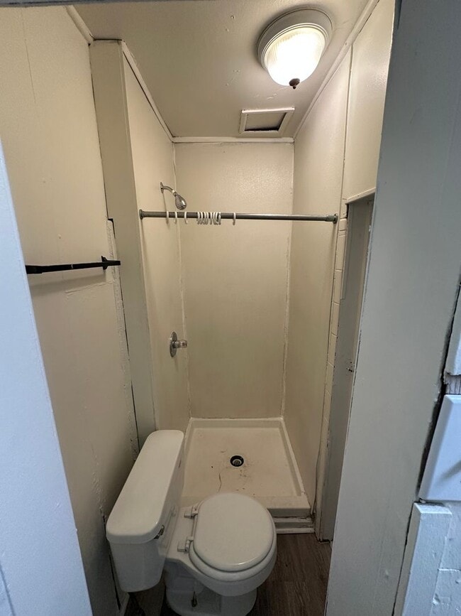 Building Photo - AJE1825