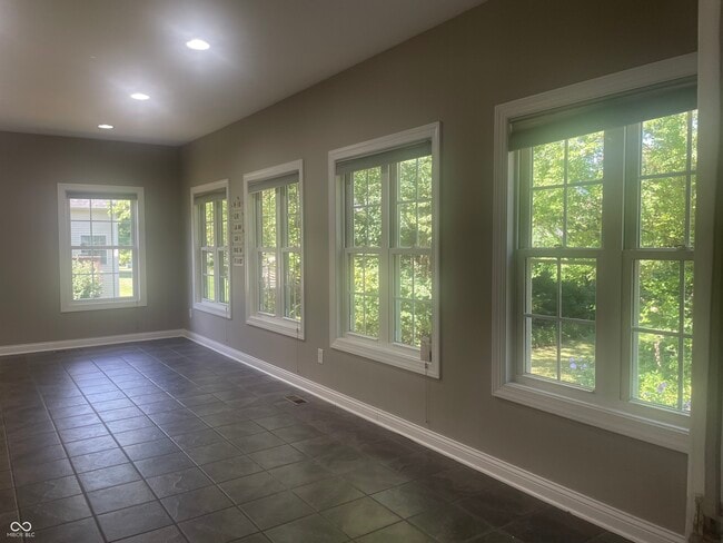Building Photo - 5670 Honey Locust Dr