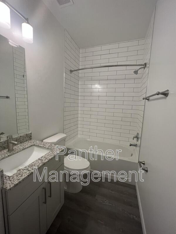 Building Photo - 4030 SW 7th Pl