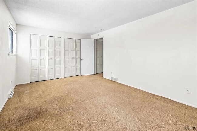 Building Photo - 364 Cameco Cir