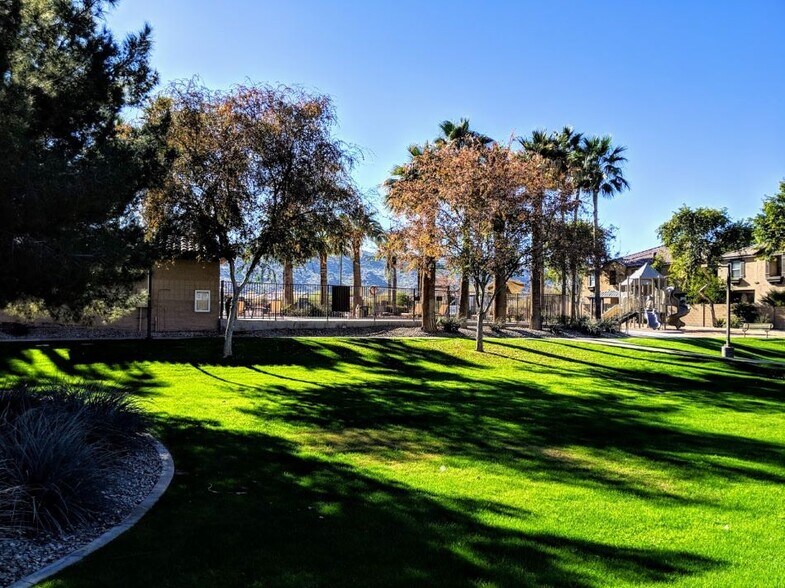 Building Photo - 2813 E Dunbar Dr