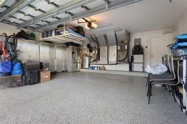 Building Photo - 3719 Oak Ridge Cir