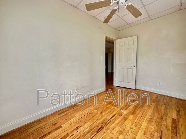 Building Photo - 43 Ravenscroft Dr