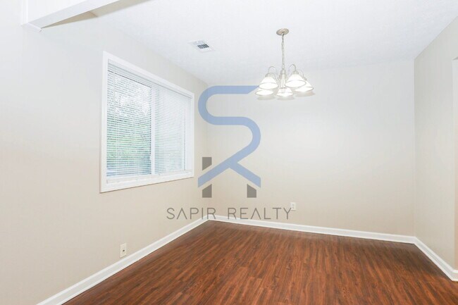 Building Photo - A Peaceful Woodland Retreat – 3BR/2BA Home in Jonesboro