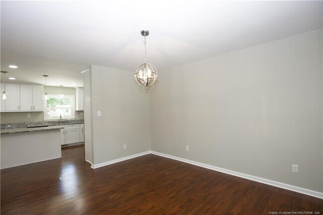 Building Photo - 906 N Glenwood Trail