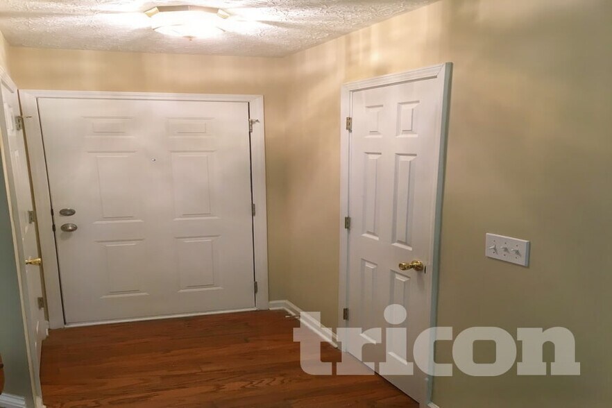 Building Photo - 553 Arbor Ridge Dr