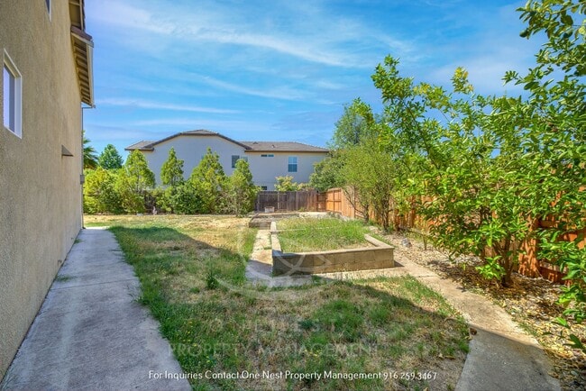 Building Photo - Huge home, Lincoln Crossing - walking dist...
