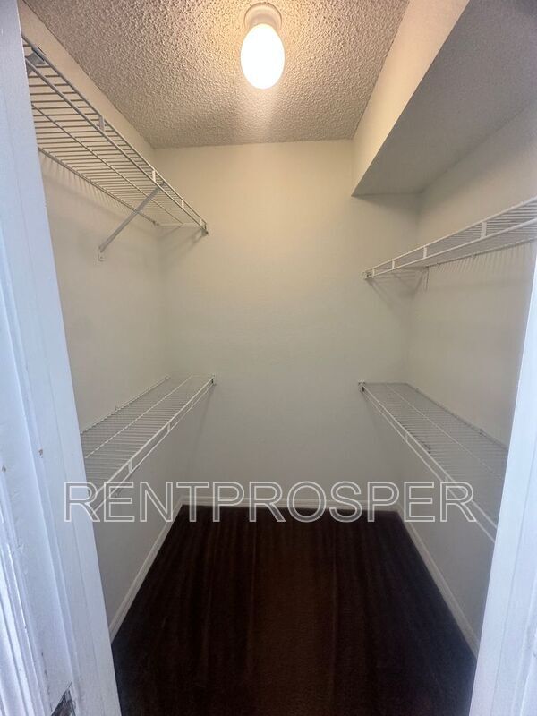 Building Photo - 4532 Commander Dr