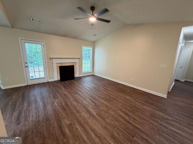 Building Photo - 211 Ravenwood Ct