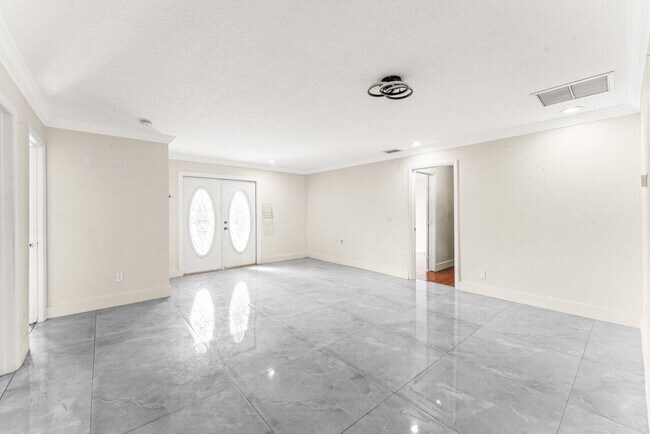 Building Photo - 110 W Rubber Tree Dr