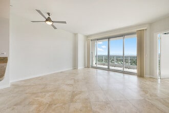Building Photo - Turnberry Towers 3203- Strip/LVCountryClub/City/Mtn Views from this Stunning 1Bd/1.5Ba Residence