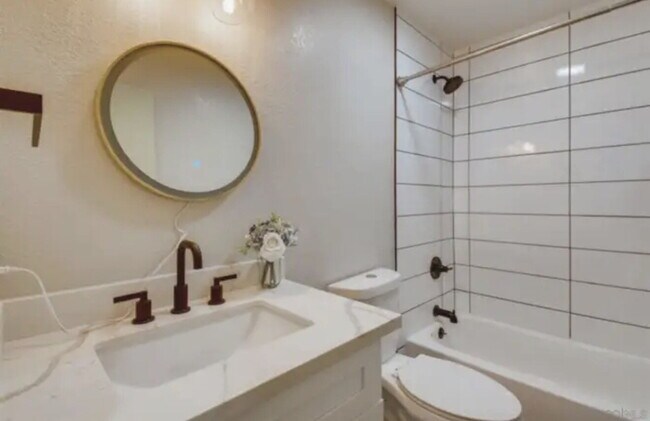 Building Photo - $3,300 - 3 Bed / 2.5 Bath Upgraded Townhome in The Knolls Community