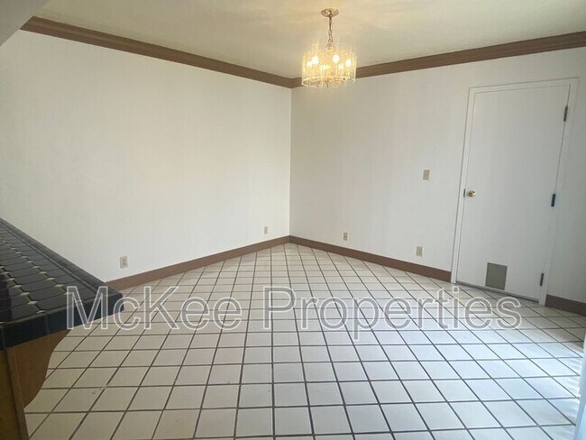 Building Photo - 5430 Linda Vista Rd