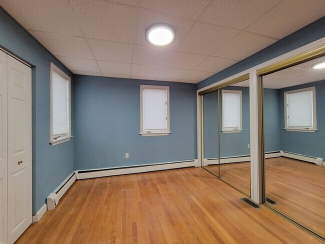 Building Photo - 459 Medford St