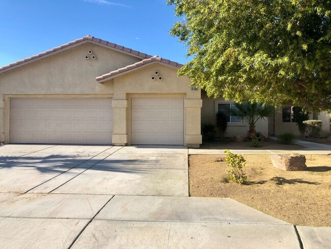 Building Photo - AVAILABLE NOW!! 3 Bedroom 2 Bathroom Home In Indio!!