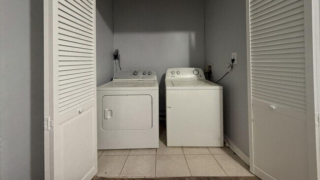 Building Photo - Updated 3 Bedroom 1.5 Bath Townhome w/ Paved Yard + Washer & Dryer
