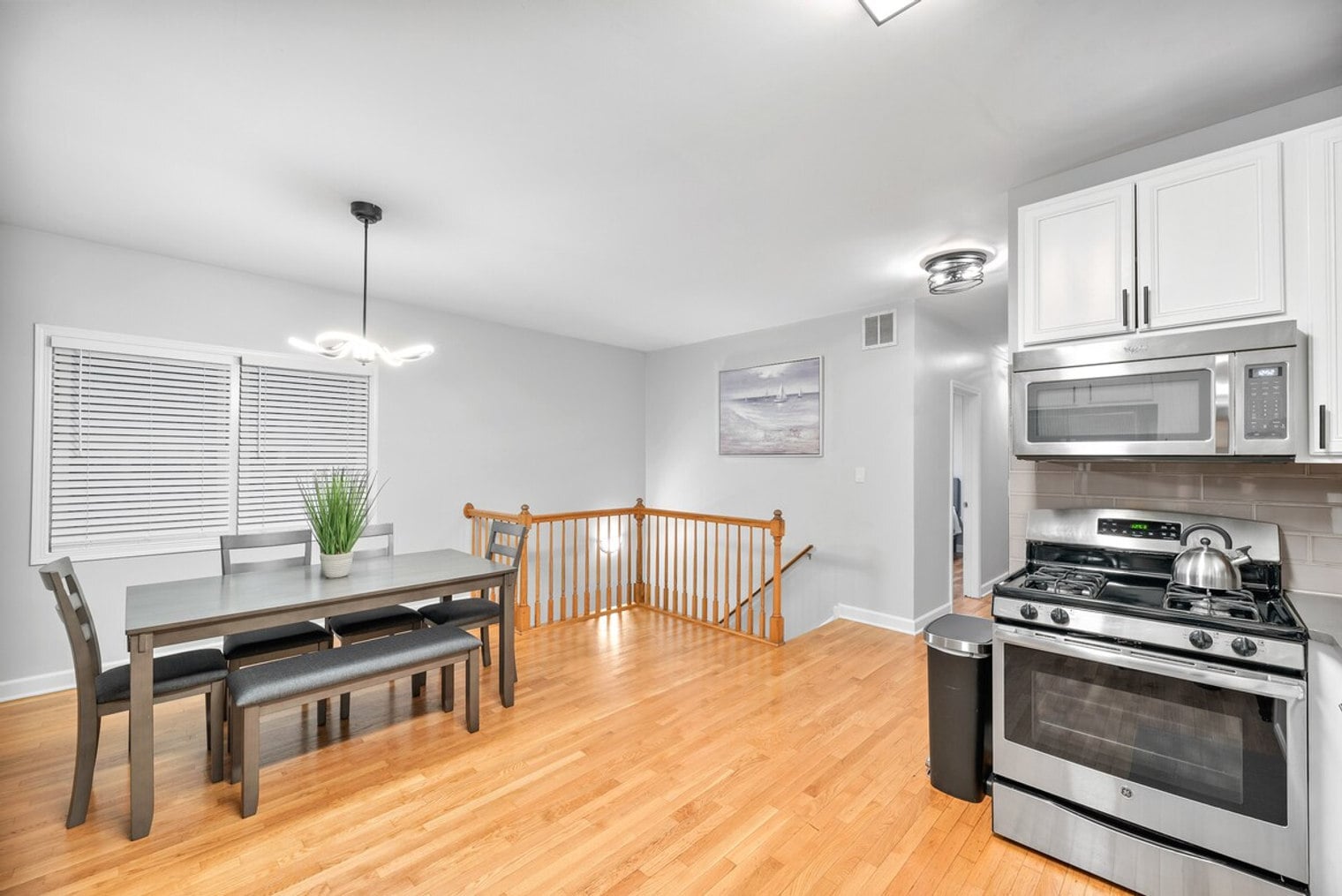 Building Photo - 1044 N California Ave