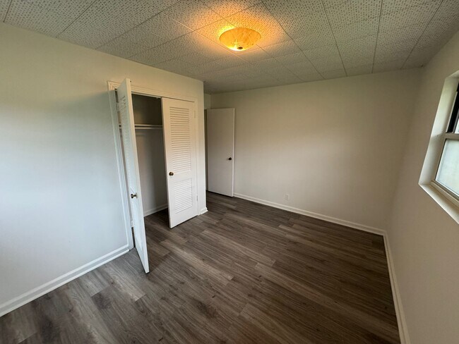 Building Photo - 1700 Winston Dr