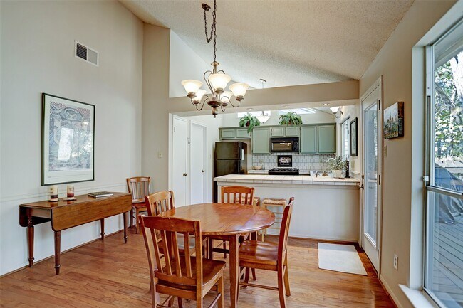 Building Photo - 12 Fairmeade Bend Dr