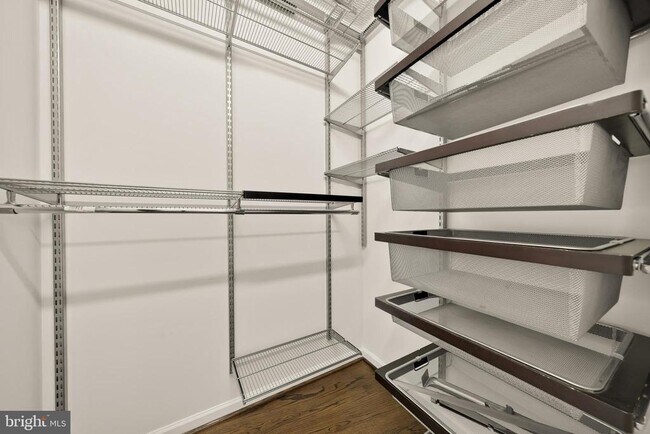 Building Photo - 1239 Vermont Ave NW