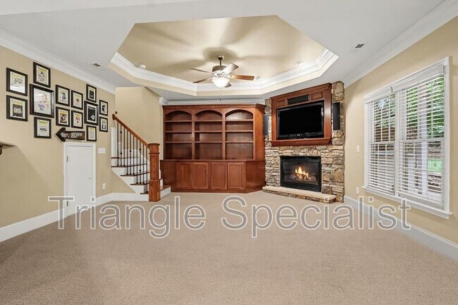Building Photo - 6121 Carlyle Dr