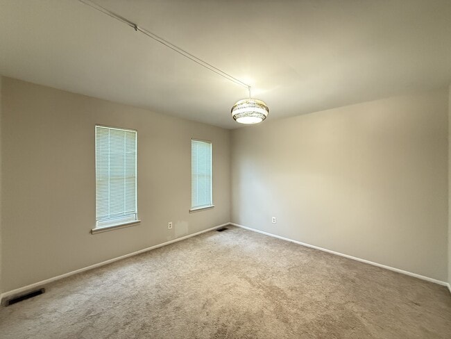 Building Photo - 3208 Bolgos Cir