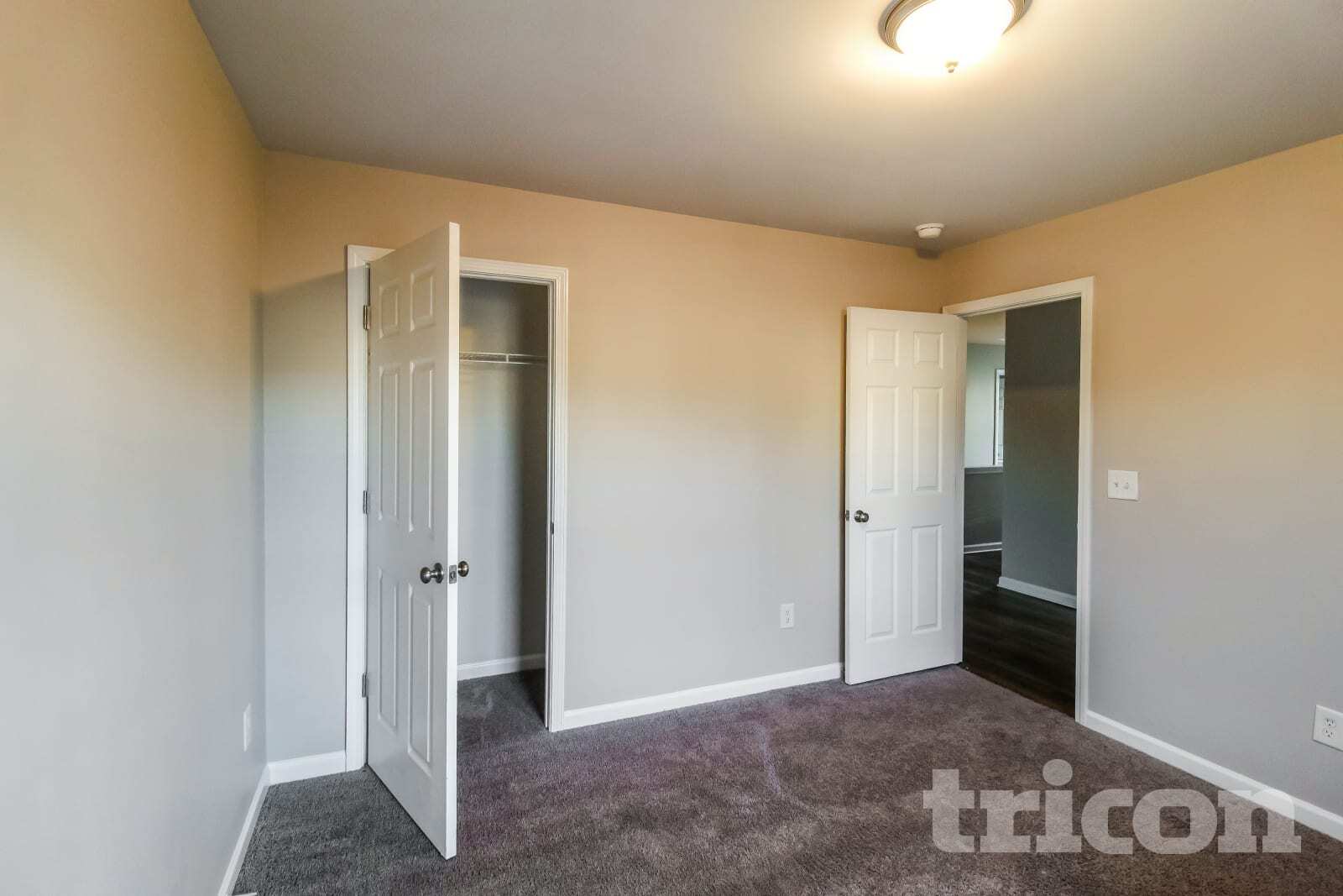 Building Photo - 2867 McKenzie Dr