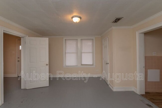 Building Photo - 151 Curry St