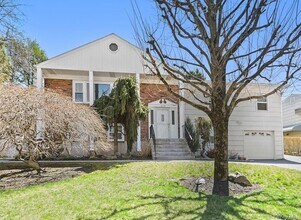 Building Photo - 568 Manville Rd