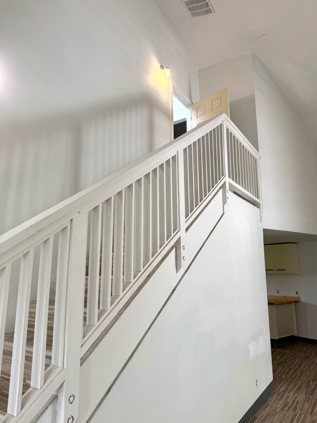 Building Photo - 14-3431-3431 Forest Rd