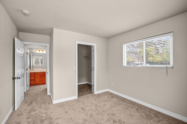 Building Photo - Cozy 2 BD, 1 BA Condo in Las Palmas Villas!