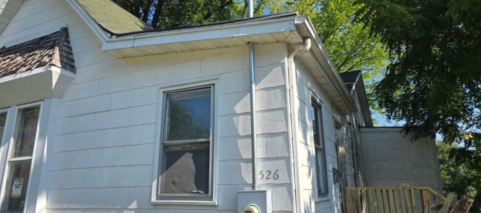 Building Photo - 526 W Chandler St