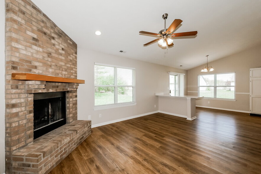 Building Photo - 12164 Laurelwood Dr