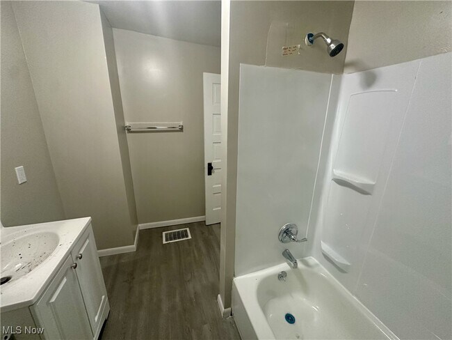 Building Photo - 555 Lumiere St