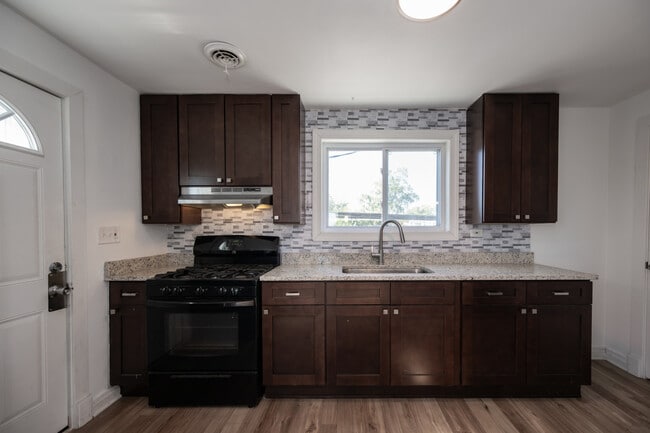 Building Photo - 3706 Chicago Rd