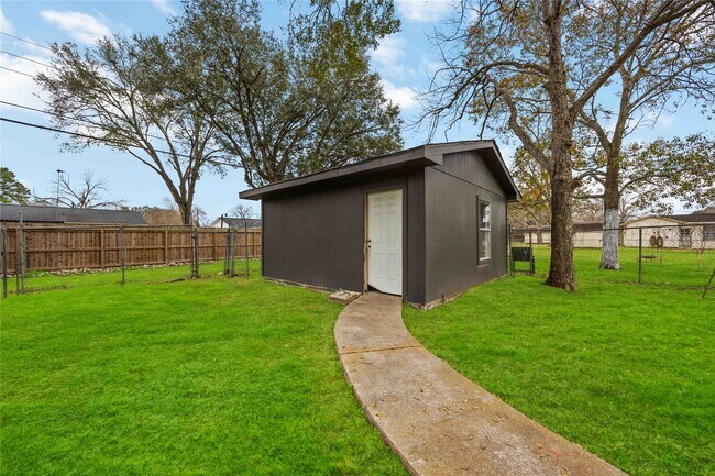 Building Photo - 1721 Jones St