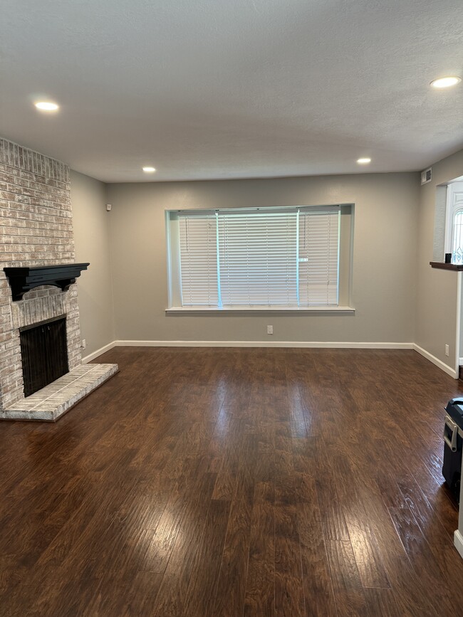 Building Photo - 4825 Rockland Way