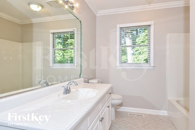 Building Photo - 205 Worthland Ct