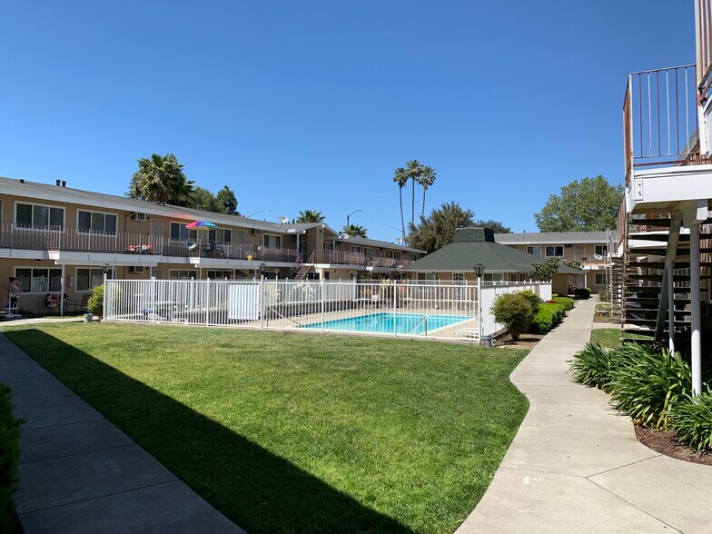 GRANDE VISTA APARTMENTS 1990 Grande Cir Fairfield CA 94533