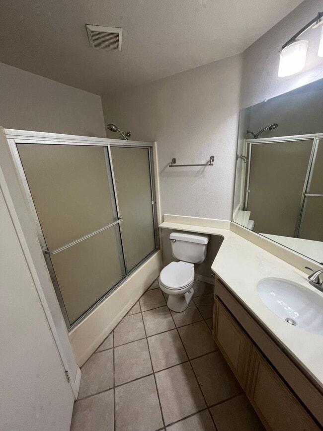 Building Photo - Modern 3-Bed, 3-Bath Condo with Garage & P...