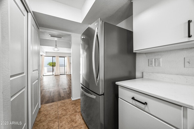 Building Photo - 220 N 22nd Pl