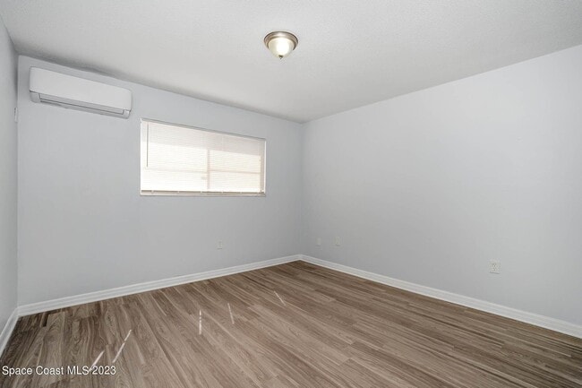 Building Photo - 115 Seminole Ave W