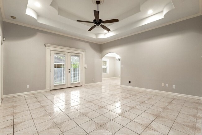 Building Photo - 3 Bed/2.5 Bath/2 Car Garage off Bass Blvd. in Harlingen