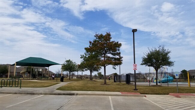 Building Photo - 15215 Benson Landing Dr