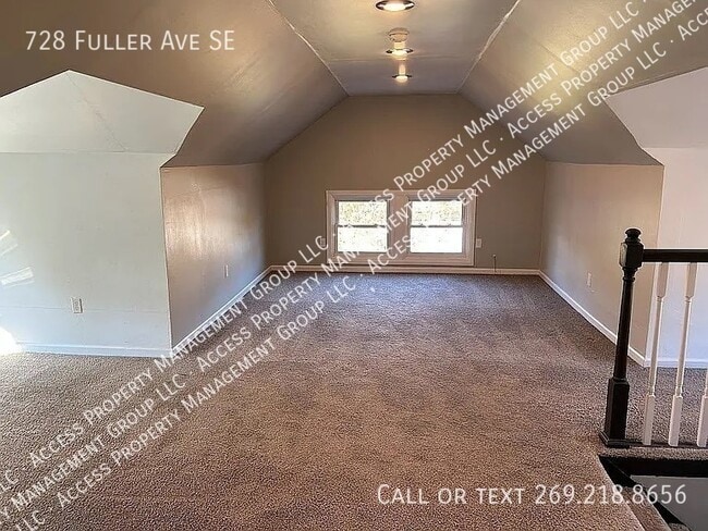 Building Photo - 728 Fuller Ave SE
