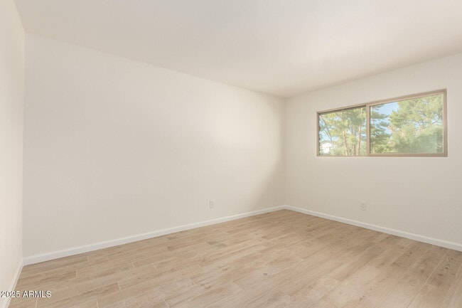 Building Photo - 5031 E Pershing Ave