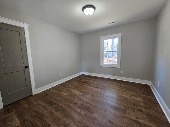 Building Photo - 2113 Delview Rd