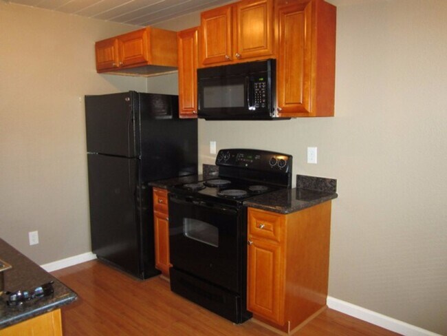 Building Photo - 2 bedroom 2 bathroom in Concord